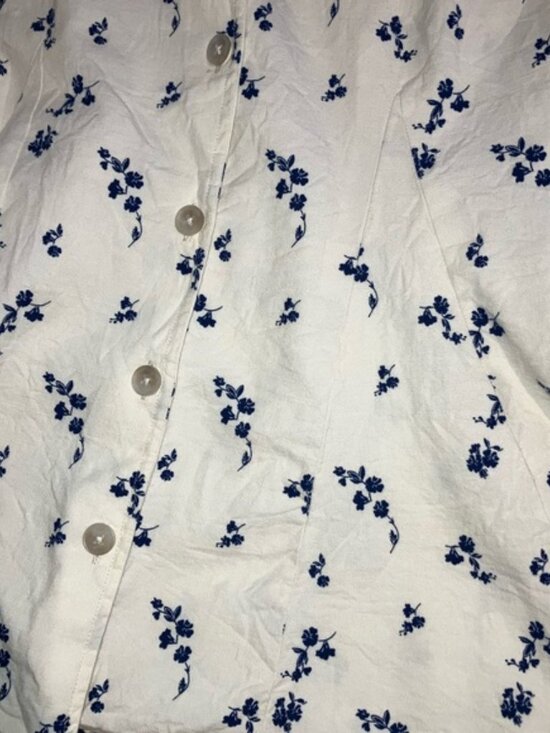 Universal Thread White and Blue Floral Top - Picture 4 of 5